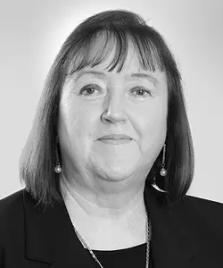 Julia Saunders, Senior Associate (TEP) at Penningtons Manches